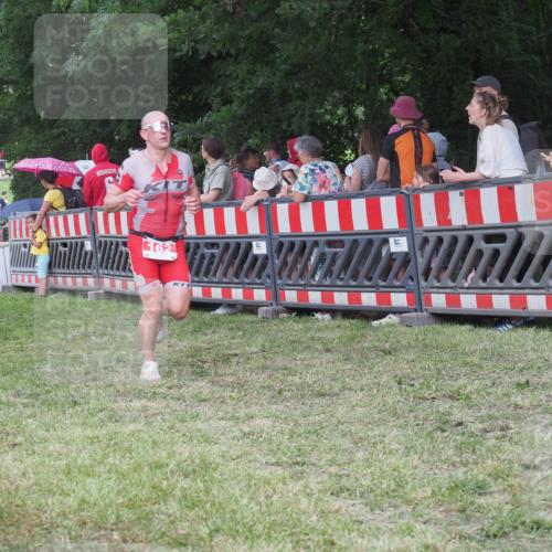 21.06.2025 - 27. Vierlanden-Triathlon KatJ http://msf.ph/oto/8025438 15.06.2025 13:28:09 Ziel 162, 828 meine-sportfotos.de