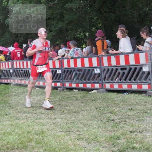 21.06.2025 - 27. Vierlanden-Triathlon KatJ http://msf.ph/oto/8025447 15.06.2025 13:28:09 Ziel 162, 828 meine-sportfotos.de