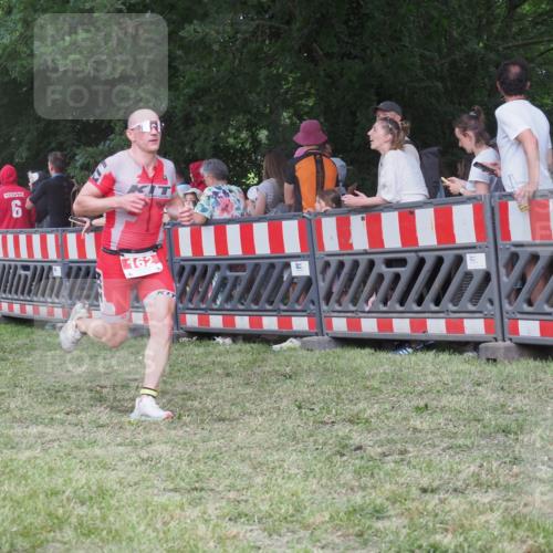 21.06.2025 - 27. Vierlanden-Triathlon KatJ http://msf.ph/oto/8025458 15.06.2025 13:28:09 Ziel 162, 828 meine-sportfotos.de