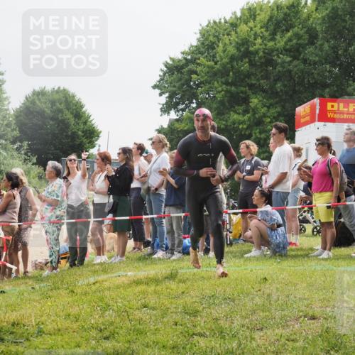 15.06.2025 - 27. Vierlanden-Triathlon KatJ http://msf.ph/oto/8025461 15.06.2025 10:58:36 Schwimmen 636, 643, 667, 732, 741, 747 meine-sportfotos.de