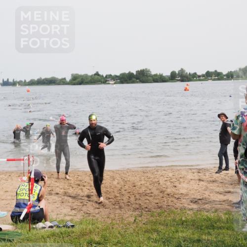 21.06.2025 - 27. Vierlanden-Triathlon MichiJ http://msf.ph/oto/8025465 15.06.2026 10:56:46 Schwimmen 642, 651, 685, 688, 691, 755 meine-sportfotos.de