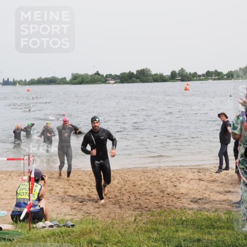 21.06.2025 - 27. Vierlanden-Triathlon MichiJ http://msf.ph/oto/8025473 15.06.2026 10:56:46 Schwimmen 642, 651, 685, 688, 691, 755 meine-sportfotos.de