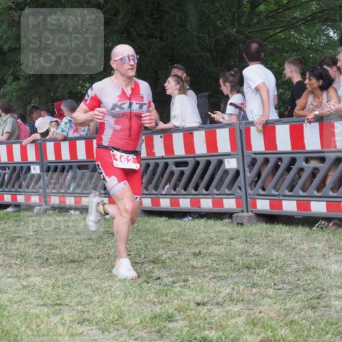 21.06.2025 - 27. Vierlanden-Triathlon KatJ http://msf.ph/oto/8025476 15.06.2025 13:28:10 Ziel 162, 733, 828, 1062, 1063, 1064 meine-sportfotos.de