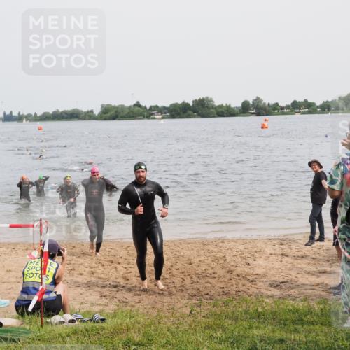 21.06.2025 - 27. Vierlanden-Triathlon MichiJ http://msf.ph/oto/8025480 15.06.2026 10:56:47 Schwimmen 642, 651, 685, 688, 691, 755 meine-sportfotos.de