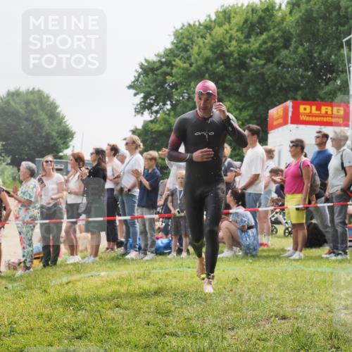15.06.2025 - 27. Vierlanden-Triathlon KatJ http://msf.ph/oto/8025482 15.06.2025 10:58:36 Schwimmen 636, 643, 667, 732, 741, 747 meine-sportfotos.de