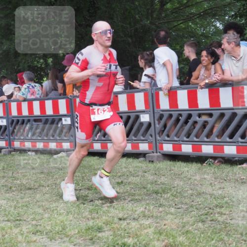 21.06.2025 - 27. Vierlanden-Triathlon KatJ http://msf.ph/oto/8025484 15.06.2025 13:28:10 Ziel 162, 733, 828, 1062, 1063, 1064 meine-sportfotos.de