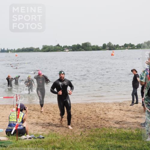 21.06.2025 - 27. Vierlanden-Triathlon MichiJ http://msf.ph/oto/8025487 15.06.2026 10:56:47 Schwimmen 642, 651, 685, 688, 691, 755 meine-sportfotos.de