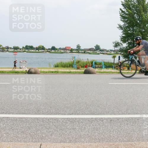 21.06.2025 - 27. Vierlanden-Triathlon H.Heesch http://msf.ph/oto/8025488 15.06.2025 12:06:58 Radfahren 718, 719, 825, 879, 950, 959 meine-sportfotos.de