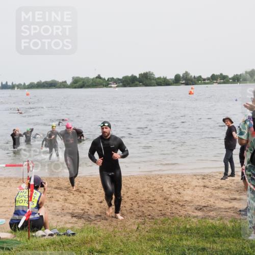21.06.2025 - 27. Vierlanden-Triathlon MichiJ http://msf.ph/oto/8025494 15.06.2026 10:56:47 Schwimmen 642, 651, 685, 688, 691, 755 meine-sportfotos.de