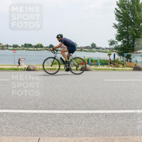 21.06.2025 - 27. Vierlanden-Triathlon H.Heesch http://msf.ph/oto/8025498 15.06.2025 12:06:58 Radfahren 718, 719, 825, 879, 950, 959 meine-sportfotos.de