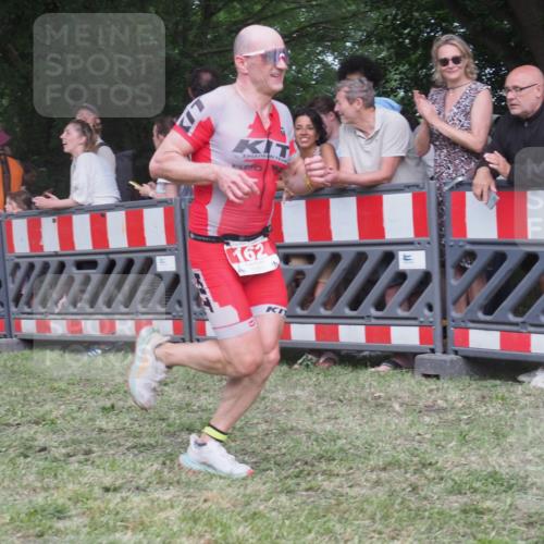 21.06.2025 - 27. Vierlanden-Triathlon KatJ http://msf.ph/oto/8025503 15.06.2025 13:28:10 Ziel 162, 733, 828, 1062, 1063, 1064 meine-sportfotos.de