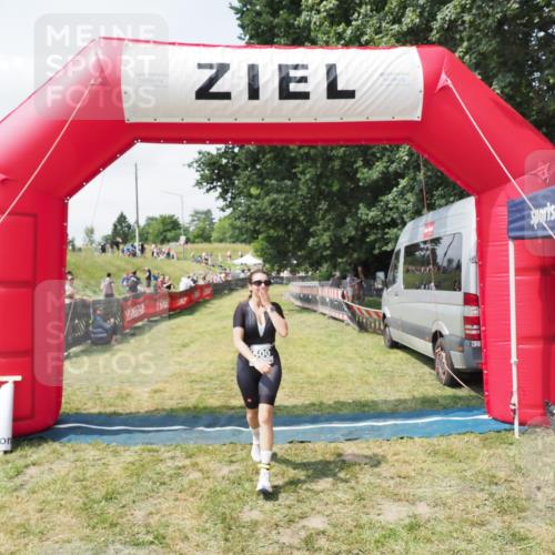21.06.2025 - 27. Vierlanden-Triathlon MichiJ http://msf.ph/oto/8025521 15.06.2026 11:55:22 Ziel 500 meine-sportfotos.de