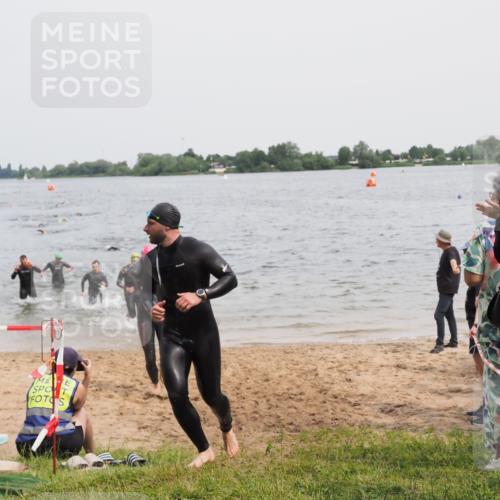 21.06.2025 - 27. Vierlanden-Triathlon MichiJ http://msf.ph/oto/8025532 15.06.2026 10:56:48 Schwimmen 642, 651, 685, 688, 691, 755 meine-sportfotos.de