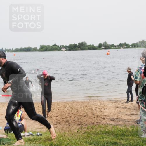 21.06.2025 - 27. Vierlanden-Triathlon MichiJ http://msf.ph/oto/8025550 15.06.2026 10:56:48 Schwimmen 642, 651, 685, 688, 691, 755 meine-sportfotos.de