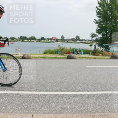 21.06.2025 - 27. Vierlanden-Triathlon H.Heesch http://msf.ph/oto/8025555 15.06.2025 12:07:10 Radfahren 942, 961 meine-sportfotos.de