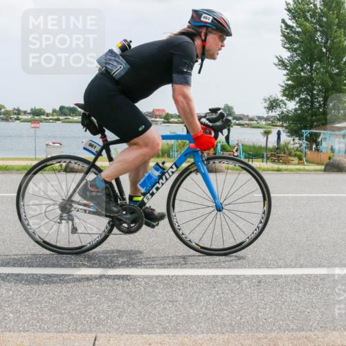 21.06.2025 - 27. Vierlanden-Triathlon H.Heesch http://msf.ph/oto/8025565 15.06.2025 12:07:10 Radfahren 942, 961 meine-sportfotos.de