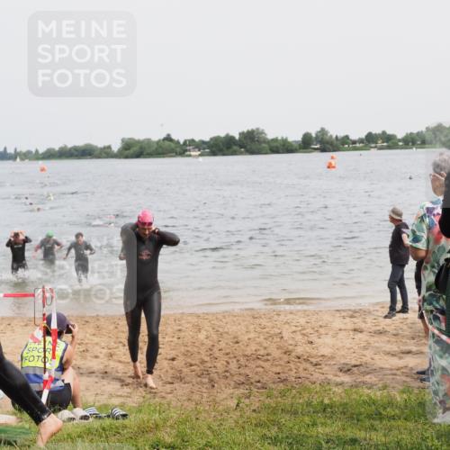 21.06.2025 - 27. Vierlanden-Triathlon MichiJ http://msf.ph/oto/8025568 15.06.2026 10:56:49 Schwimmen 642, 651, 688, 691, 755 meine-sportfotos.de