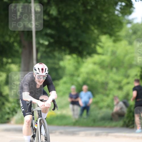 15.06.2025 - 7 Türme Triathlon Yannick Fuchs http://msf.ph/oto/8025569 15.06.2025 13:40:05 Radfahren 607, 948 meine-sportfotos.de