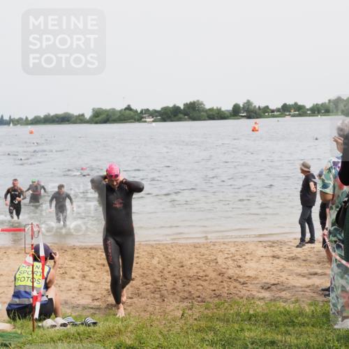 21.06.2025 - 27. Vierlanden-Triathlon MichiJ http://msf.ph/oto/8025596 15.06.2026 10:56:49 Schwimmen 642, 651, 688, 691, 755 meine-sportfotos.de