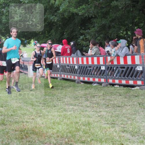 21.06.2025 - 27. Vierlanden-Triathlon KatJ http://msf.ph/oto/8025602 15.06.2025 13:28:20 Ziel 113, 670, 733, 751, 828, 1062, 1063, 1064 meine-sportfotos.de