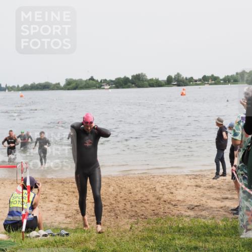 21.06.2025 - 27. Vierlanden-Triathlon MichiJ http://msf.ph/oto/8025610 15.06.2026 10:56:49 Schwimmen 642, 651, 688, 691, 755 meine-sportfotos.de