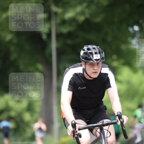 15.06.2025 - 7 Türme Triathlon Yannick Fuchs http://msf.ph/oto/8025629 15.06.2025 13:40:16 Radfahren 364, 757 meine-sportfotos.de