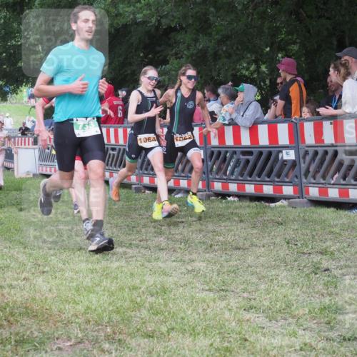 21.06.2025 - 27. Vierlanden-Triathlon KatJ http://msf.ph/oto/8025634 15.06.2025 13:28:21 Ziel 113, 670, 733, 751, 828, 1062, 1063, 1064 meine-sportfotos.de