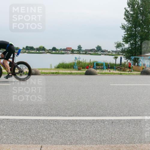 15.06.2025 - 27. Vierlanden-Triathlon H.Heesch http://msf.ph/oto/8025636 15.06.2025 11:17:20 Radfahren 782, 847 meine-sportfotos.de