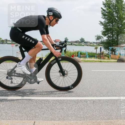21.06.2025 - 27. Vierlanden-Triathlon H.Heesch http://msf.ph/oto/8025642 15.06.2025 12:07:23 Radfahren 662, 867, 869 meine-sportfotos.de