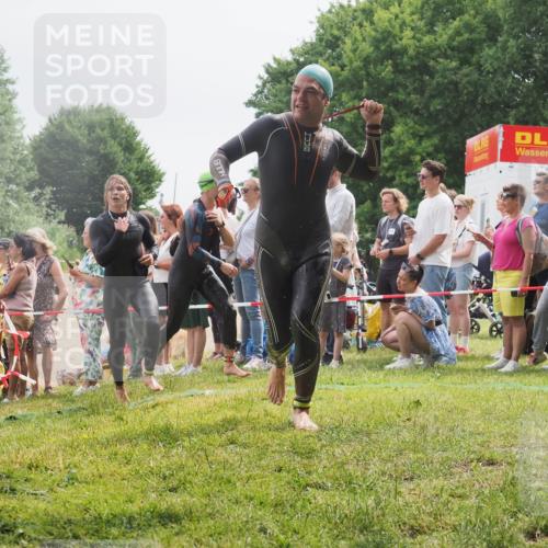 15.06.2025 - 27. Vierlanden-Triathlon KatJ http://msf.ph/oto/8025654 15.06.2025 10:58:42 Schwimmen 636, 667, 684, 732, 747 meine-sportfotos.de