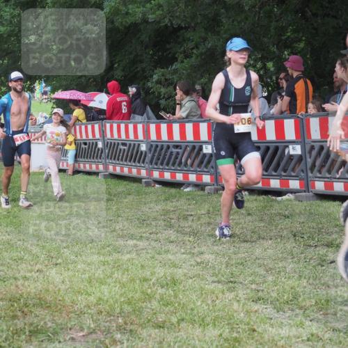 21.06.2025 - 27. Vierlanden-Triathlon KatJ http://msf.ph/oto/8025671 15.06.2025 13:28:21 Ziel 113, 670, 733, 751, 828, 1062, 1063, 1064 meine-sportfotos.de