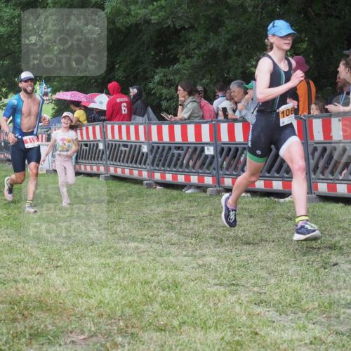 21.06.2025 - 27. Vierlanden-Triathlon KatJ http://msf.ph/oto/8025681 15.06.2025 13:28:22 Ziel 113, 670, 733, 751, 1062, 1063, 1064 meine-sportfotos.de