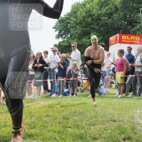 15.06.2025 - 27. Vierlanden-Triathlon KatJ http://msf.ph/oto/8025704 15.06.2025 10:58:43 Schwimmen 636, 667, 684, 732, 743, 747 meine-sportfotos.de