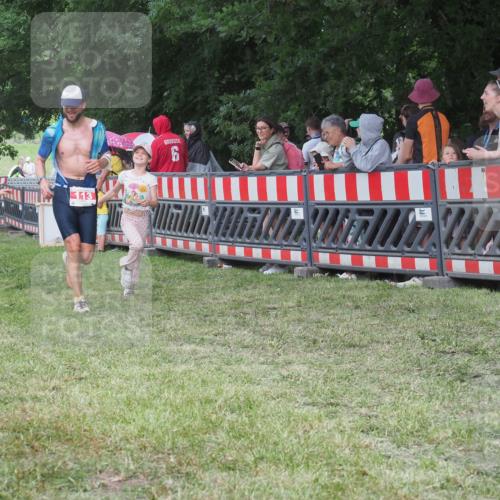 21.06.2025 - 27. Vierlanden-Triathlon KatJ http://msf.ph/oto/8025715 15.06.2025 13:28:22 Ziel 113, 670, 733, 751, 1062, 1063, 1064 meine-sportfotos.de