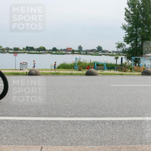 15.06.2025 - 27. Vierlanden-Triathlon H.Heesch http://msf.ph/oto/8025720 15.06.2025 11:17:30 Radfahren 213, 824 meine-sportfotos.de
