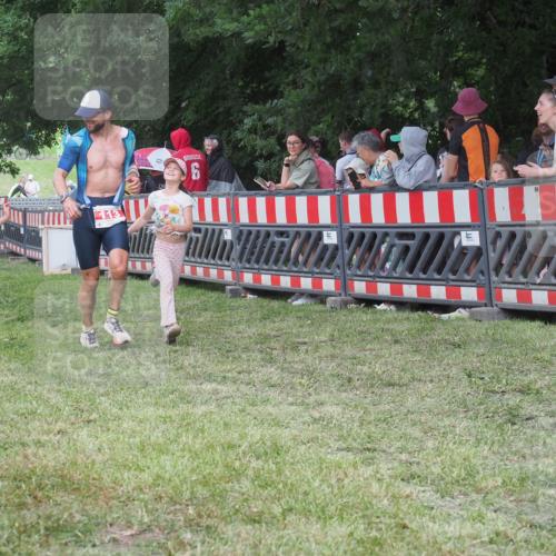 21.06.2025 - 27. Vierlanden-Triathlon KatJ http://msf.ph/oto/8025725 15.06.2025 13:28:22 Ziel 113, 670, 733, 751, 1062, 1063, 1064 meine-sportfotos.de