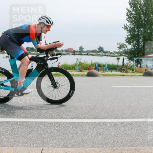 15.06.2025 - 27. Vierlanden-Triathlon H.Heesch http://msf.ph/oto/8025730 15.06.2025 11:17:30 Radfahren 213, 824 meine-sportfotos.de