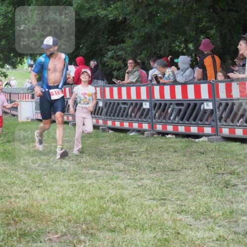 21.06.2025 - 27. Vierlanden-Triathlon KatJ http://msf.ph/oto/8025734 15.06.2025 13:28:22 Ziel 113, 670, 733, 751, 1062, 1063, 1064 meine-sportfotos.de