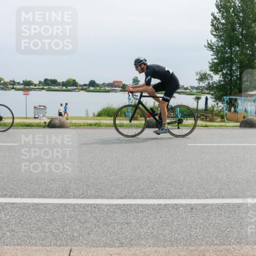 15.06.2025 - 27. Vierlanden-Triathlon H.Heesch http://msf.ph/oto/8025745 15.06.2025 11:17:48 Radfahren 7, 148, 153, 720, 947 meine-sportfotos.de