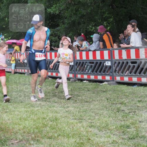 21.06.2025 - 27. Vierlanden-Triathlon KatJ http://msf.ph/oto/8025751 15.06.2025 13:28:23 Ziel 113, 670, 751 meine-sportfotos.de