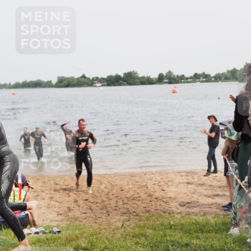 21.06.2025 - 27. Vierlanden-Triathlon MichiJ http://msf.ph/oto/8025758 15.06.2026 10:56:54 Schwimmen 642, 651, 654, 688, 691, 711, 718, 755 meine-sportfotos.de