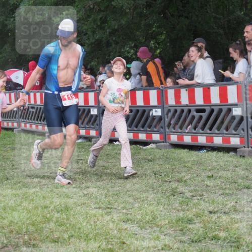 21.06.2025 - 27. Vierlanden-Triathlon KatJ http://msf.ph/oto/8025770 15.06.2025 13:28:23 Ziel 113, 670, 751 meine-sportfotos.de