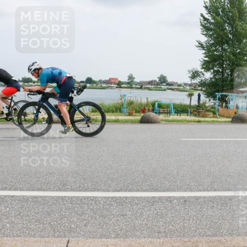 21.06.2025 - 27. Vierlanden-Triathlon H.Heesch http://msf.ph/oto/8025772 15.06.2025 12:07:51 Radfahren 881, 899, 908, 967, 980 meine-sportfotos.de