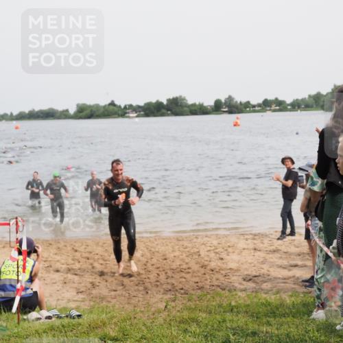 21.06.2025 - 27. Vierlanden-Triathlon MichiJ http://msf.ph/oto/8025775 15.06.2026 10:56:54 Schwimmen 642, 651, 654, 688, 691, 711, 718, 755 meine-sportfotos.de