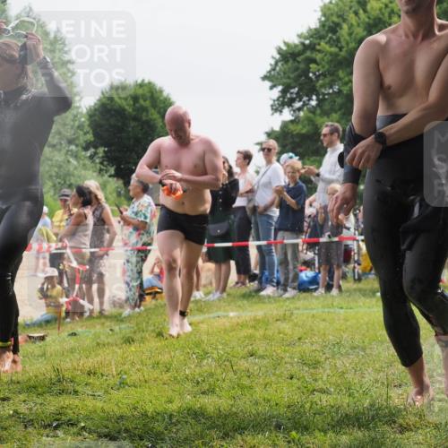15.06.2025 - 27. Vierlanden-Triathlon KatJ http://msf.ph/oto/8025780 15.06.2025 10:58:44 Schwimmen 636, 667, 684, 732, 743, 747 meine-sportfotos.de