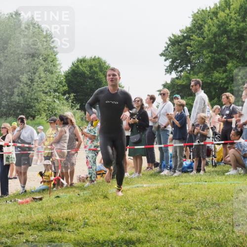 15.06.2025 - 27. Vierlanden-Triathlon KatJ http://msf.ph/oto/8025782 15.06.2025 10:58:49 Schwimmen 636, 667, 684, 743, 747 meine-sportfotos.de