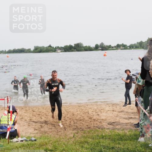 21.06.2025 - 27. Vierlanden-Triathlon MichiJ http://msf.ph/oto/8025784 15.06.2026 10:56:54 Schwimmen 642, 651, 654, 688, 691, 711, 718, 755 meine-sportfotos.de