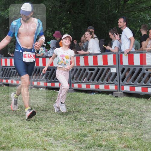 21.06.2025 - 27. Vierlanden-Triathlon KatJ http://msf.ph/oto/8025790 15.06.2025 13:28:23 Ziel 113, 670, 751 meine-sportfotos.de