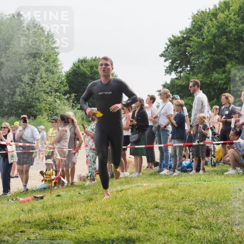 15.06.2025 - 27. Vierlanden-Triathlon KatJ http://msf.ph/oto/8025792 15.06.2025 10:58:50 Schwimmen 636, 667, 684, 743, 747 meine-sportfotos.de
