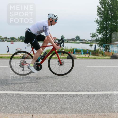 15.06.2025 - 27. Vierlanden-Triathlon H.Heesch http://msf.ph/oto/8025809 15.06.2025 11:17:52 Radfahren 7, 148, 153, 154, 720, 947 meine-sportfotos.de
